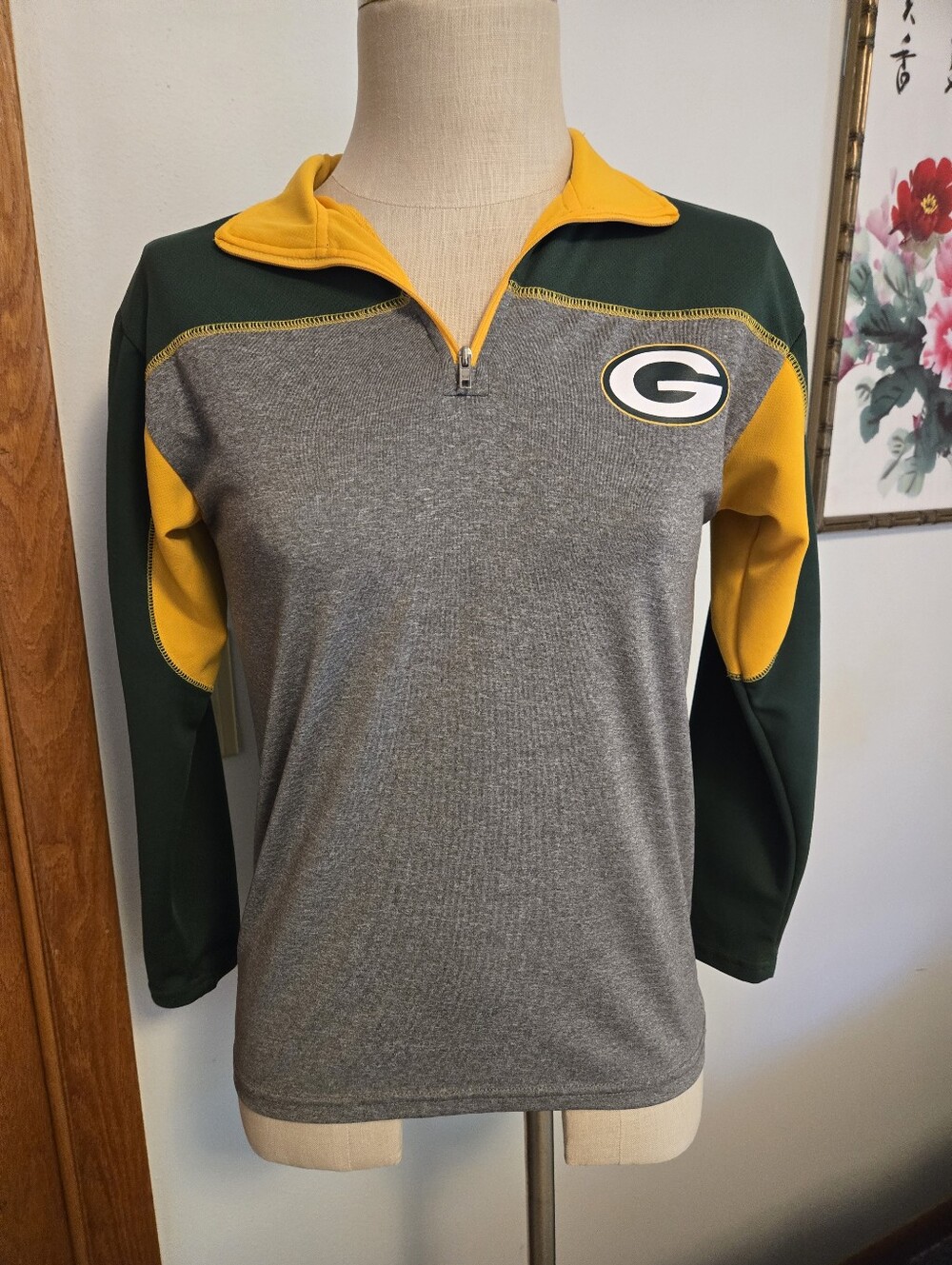 NFL TEAM APPAREL Green Bay Packers Quarter-Zip. Size Medium.